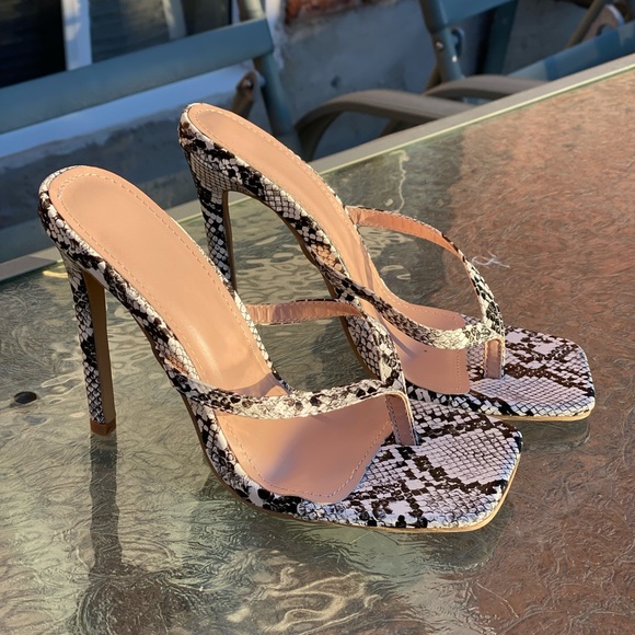 Snake Print slip on high heels - Picture 2 of 8